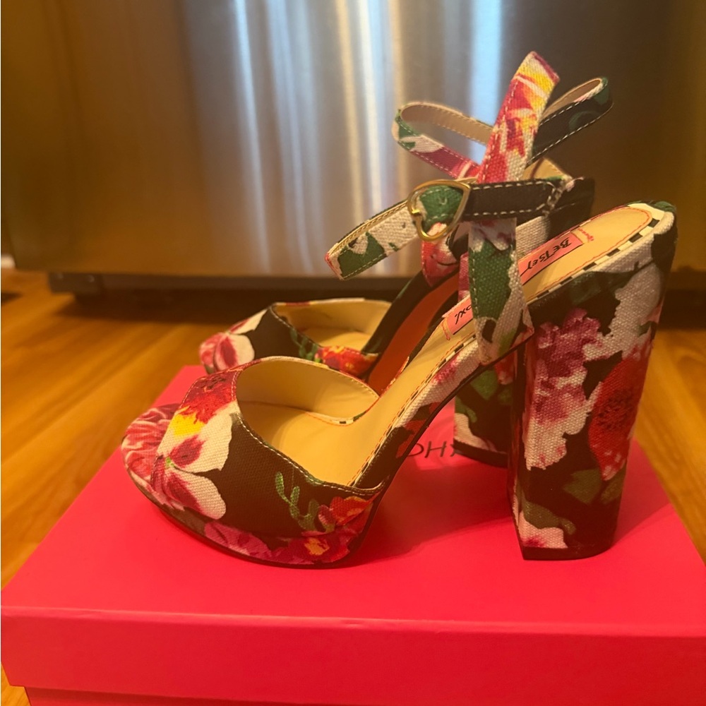 Betsey Johnson Pink Floral Heels - Picture 3 of 7